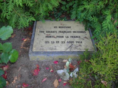 Dinant - ossuaire français - 35.3 ko