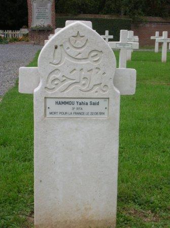 Aiseau-Presles : stèle d?un tirailleur - 29.3 ko