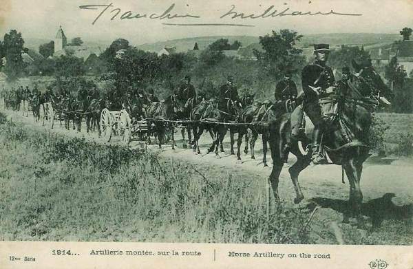 Artillerie française montée sur route - 48.1 ko