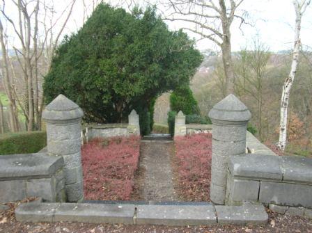 Auvelais : montée vers le phare - 33.9 ko