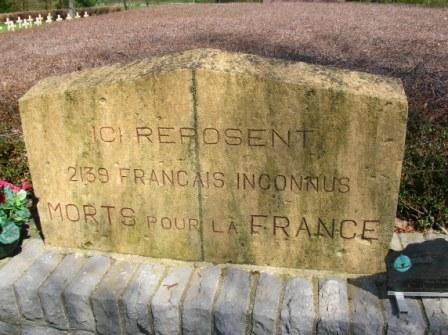 Virton - Bellevue - ossuaire français - 32.8 ko