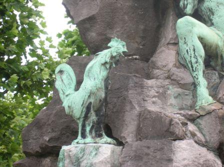 Châtelet : monument français (détail) - 34.3 ko