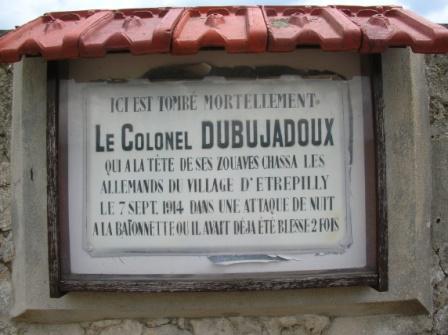 Etreplly - plaque pour le coloel Dubujadoux - 27 ko