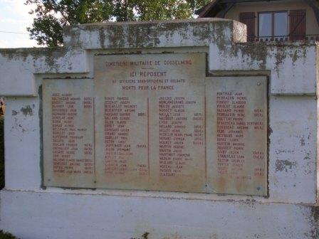 Gosselming - cimetière militaire - stèle française - 28.7 ko