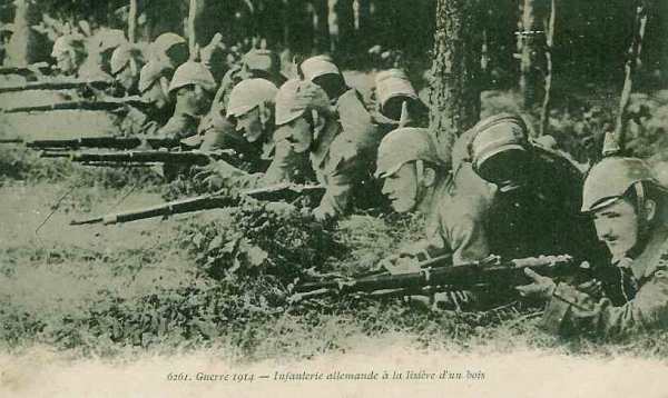 Infanterie allemande à la lisière d?un bois - 34 ko
