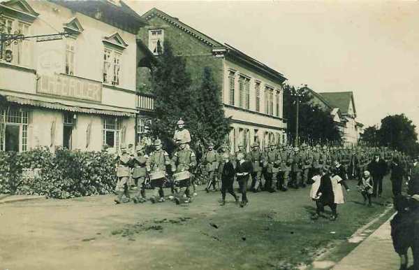 Marche d?une colonne allemande - 32.1 ko