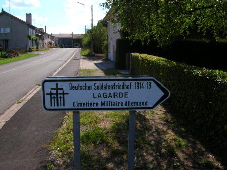 Lagarde - entrée du cimetière allemand - 32.7 ko
