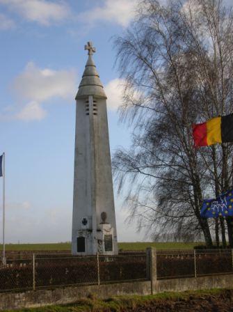 Lobbes - Le phare du cimetière français - 28.3 ko