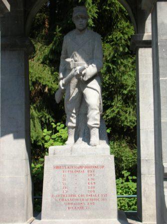 Détail du monument - 32.5 ko