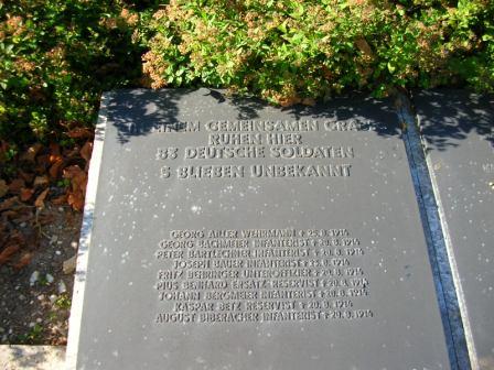 Sarraltroff - stèle allemande - 39.7 ko