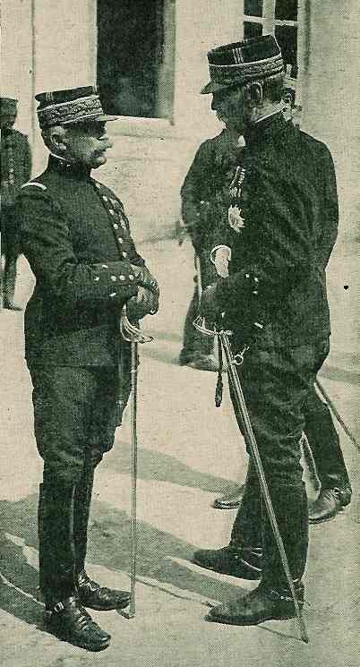 A gauche le général Sordet - 38.8 ko