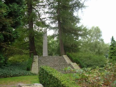 Saint-Symphorien : monument allemand - 33.4 ko