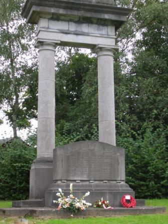 La Bascule : monument commémoratif - 36.3 ko