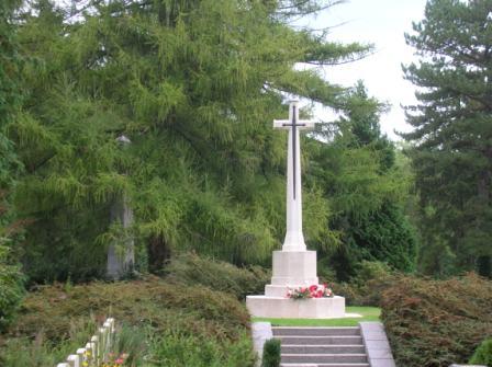 Saint-Symphorien : croix anglaise - 33.9 ko